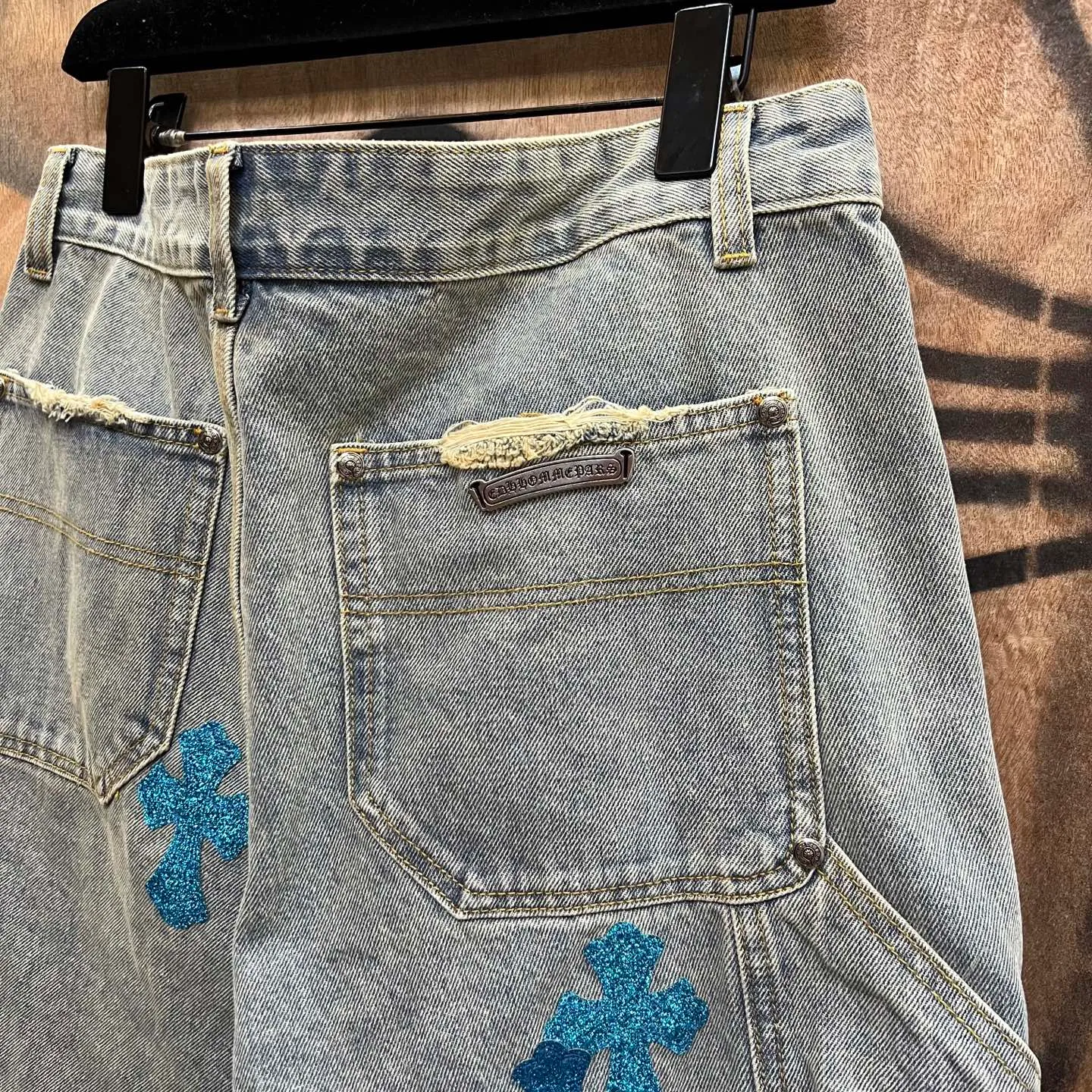 P520 chrome hearts limited series new city limited jeans Chrome Hearts city limited denim shorts vintage levis American made 501 505 517 base version remake Levis American made 501 base version imported sheepskin 925 silver remake Customers provide waist and pants length or height and weight. The studio will select the most suitable base version for you to remake. There are many people doing remakes in the market. Don’t belittle or comment. The difference is visible to the naked eye. See and compare for yourself #CHROME HEARTS Unisex style